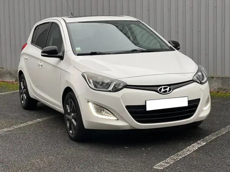 Blanc Utilisé 2014 Hyundai i20 Berline | 3 990 € - Image 1/4