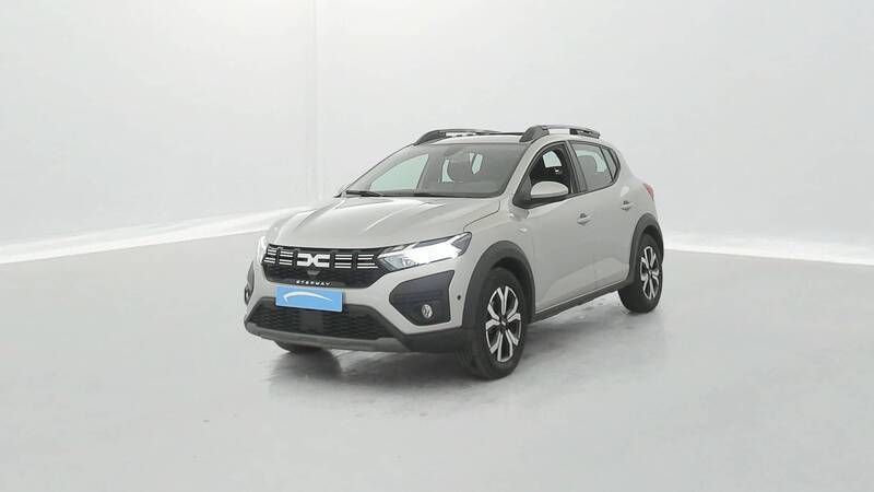 Gris Utilisé 2024 Dacia Sandero Expression Citadine | 16 990 € (Prix juste) - Image 1/1