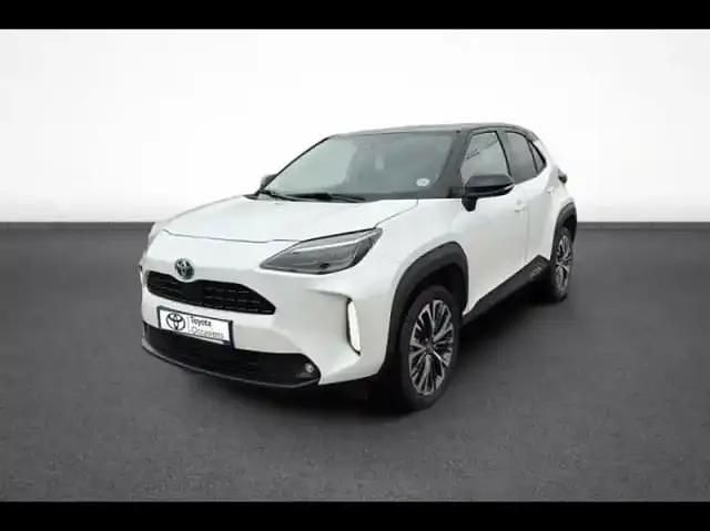Blanc nacré/toit noir Occasion 2023 Toyota Yaris Cross SUV | 24 490 € (Prix juste) - Image 1/4