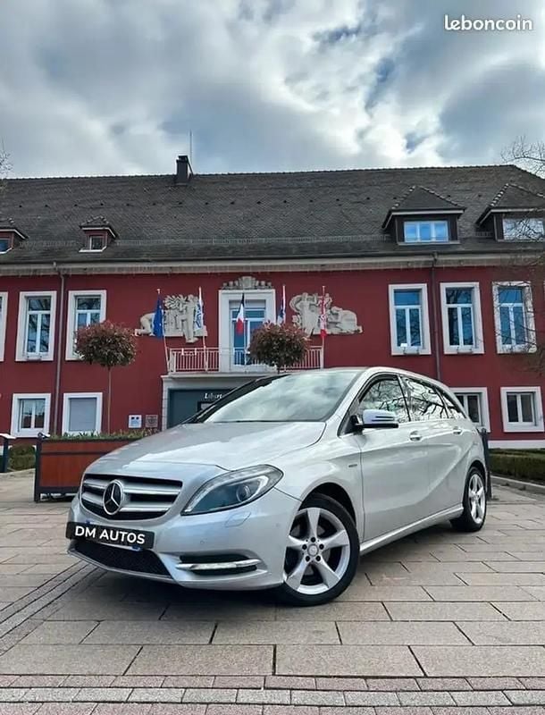 Gris Utilisé 2012 Mercedes B180 Monospace | 8 990 € (Prix juste) - Image 1/4
