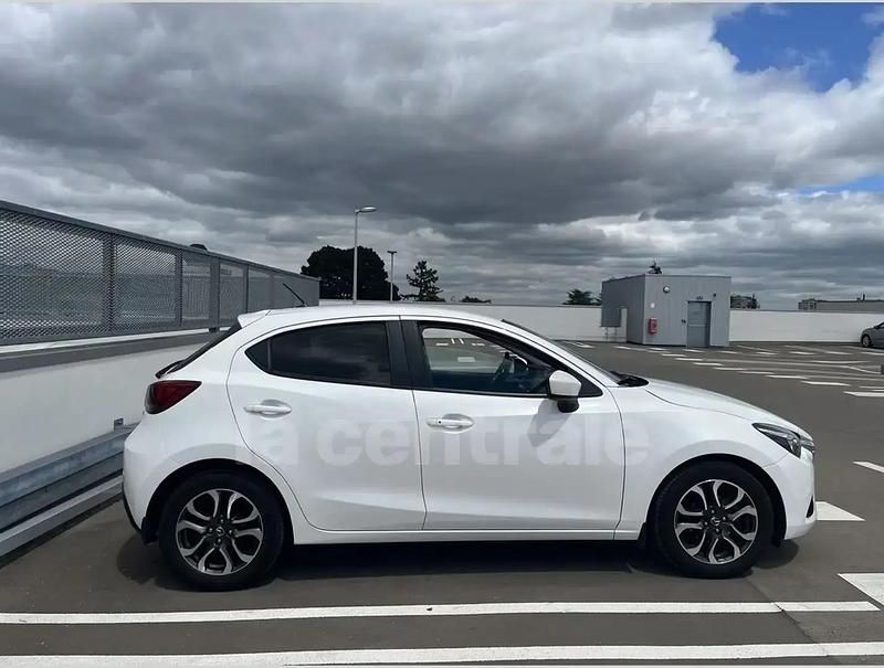 Blanc Occasion 2015 Mazda 2 Berline | 6 800 € - Image 1/4