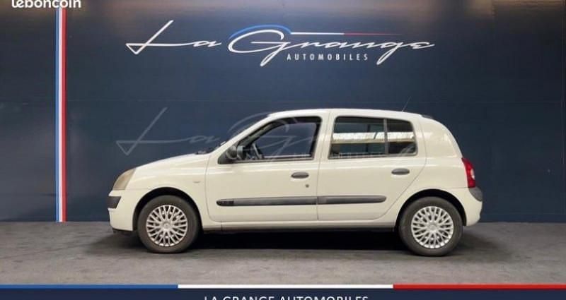 Blanc Utilisé 2004 Renault Clio II Citadine | 2 490 € - Image 1/4
