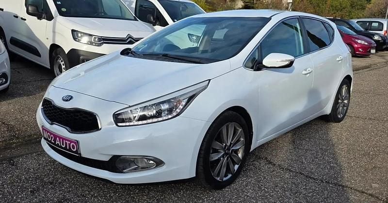 Blanc Occasion 2015 Kia Ceed Citadine | 6 990 € (Bon prix) - Image 1/4