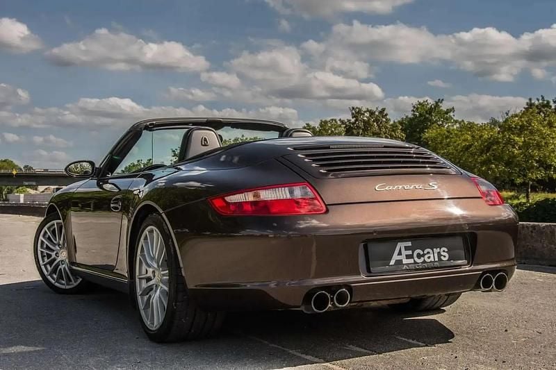 Brun Utilisé 2005 Porsche 911 Carrera S Cabriolet Sport Cabriolet | 59 950 € (Prix juste) - Image 1/4