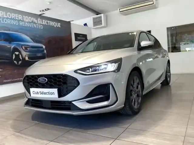 Gris clair métallisé Occasion 2023 Ford Focus ST-Line Berline | 18 490 € (Bon prix) - Image 1/4