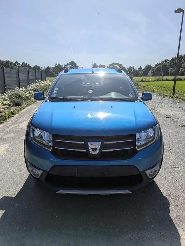Bleu Occasion 2015 Dacia Sandero Prestige Citadine | 6 900 € (Bon prix) - Image 1/4