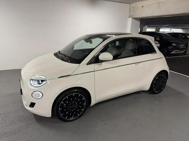 Blanc Utilisé 2023 Fiat 500e La Prima Berline | 16 990 € (Prix assez cher) - Image 1/4