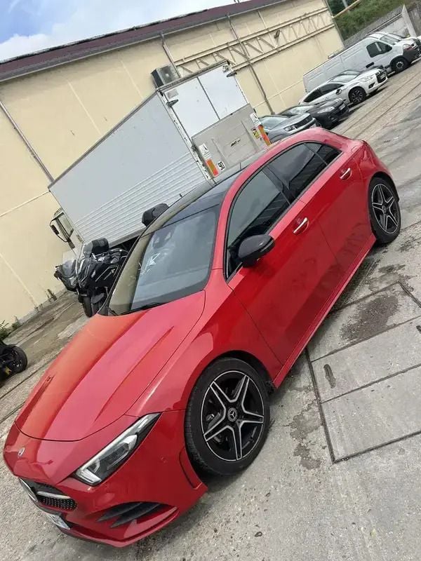 Utilisé 2018 Mercedes A180 AMG line Berline | 22 990 € (Prix assez cher) - Image 1/4