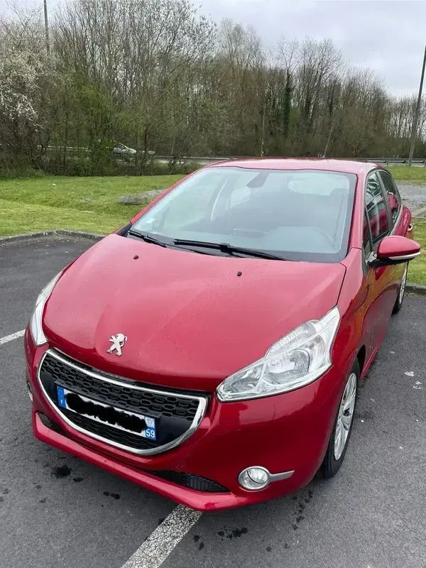 Rouge Utilisé 2014 Peugeot 208 Citadine | 8 700 € (Bon prix) - Image 1/4