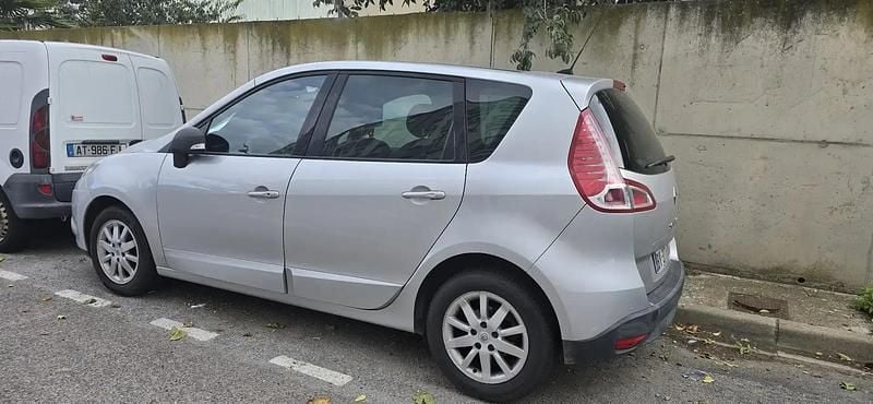 Utilisé 2011 Renault Scénic III Exception Monospace | 4 900 € (Super prix) - Image 1/4