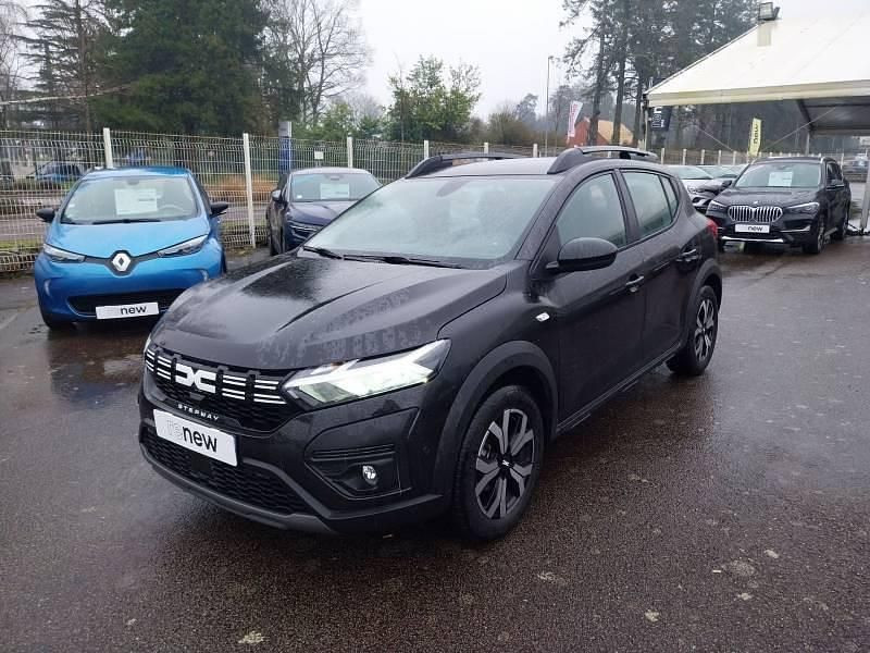 Noir Utilisé 2024 Dacia Sandero Expression Citadine | 16 990 € (Prix juste) - Image 1/4