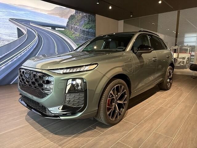 Vert sauge métallisé Utilisé 2026 Audi Q3 Design SUV | 71 290 € - Image 1/4