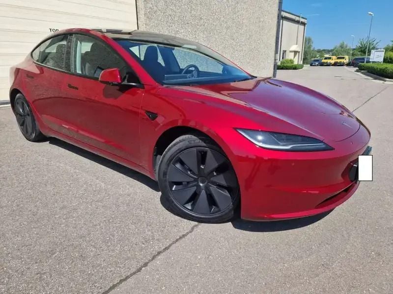 Rouge Utilisé 2024 Tesla Model 3 Long Range Berline | 44 092 € - Image 1/4