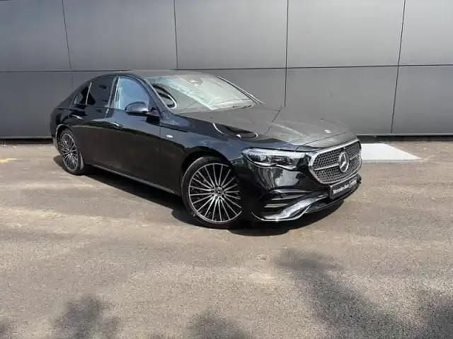 Obsidian black metallic paint Utilisé 2025 Mercedes E300 Berline | 85 900 € - Image 1/4
