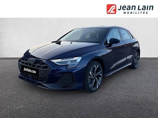 Bleu navarre métallisé Utilisé 2025 Audi A3 Sportback e-tron S-Line Citadine | 49 900 € - Image 1/4
