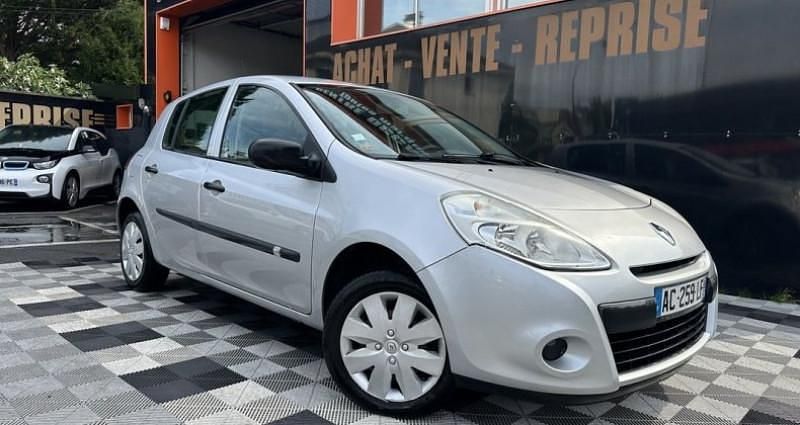 Utilisé 2009 Renault Clio III Authentique Citadine | 3 990 € (Bon prix) - Image 1/4