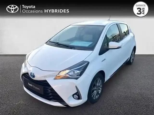Blanc pur Occasion 2020 Toyota Yaris Hybrid Berline | 15 490 € (Bon prix) - Image 1/4