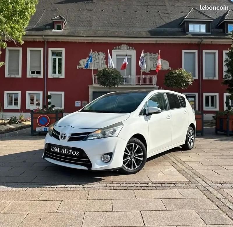 Blanc Utilisé 2015 Toyota Verso Monospace | 8 990 € (Bon prix) - Image 1/4
