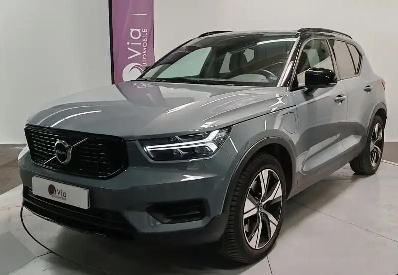 Gris Utilisé 2021 Volvo XC40 R-Design SUV | 29 799 € (Prix juste) - Image 1/4