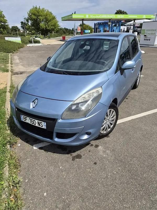 Utilisé 2010 Renault Scénic III Expression Monospace | 2 100 € (Prix cher) - Image 1/4