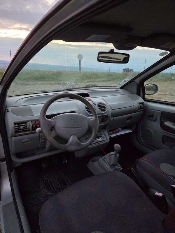 Image 4/4