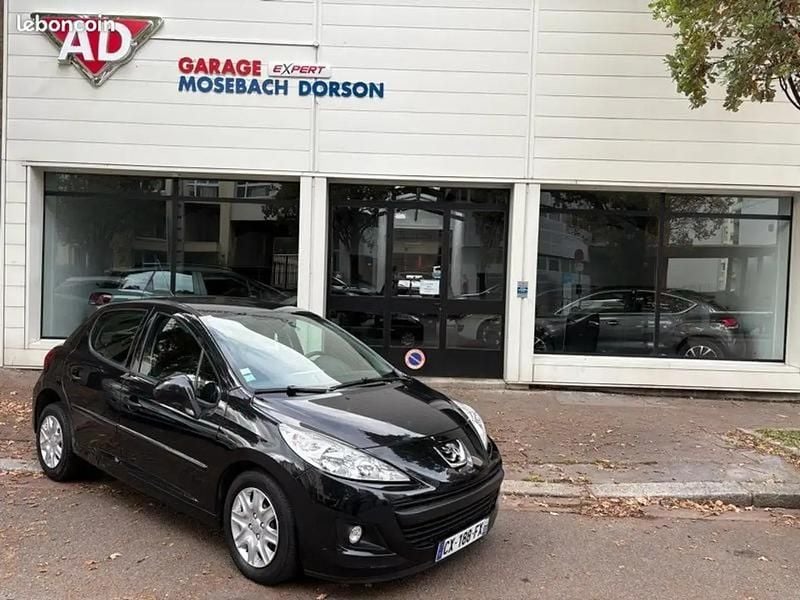 Noir Utilisé 2013 Peugeot 207 Berline | 4 900 € (Prix juste) - Image 1/4