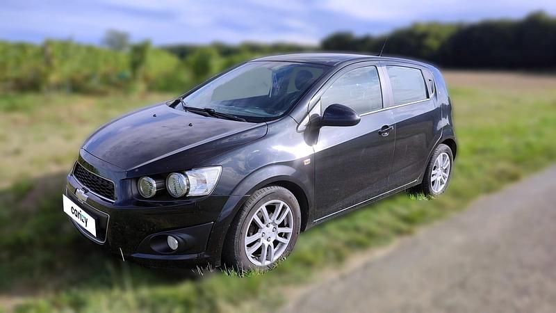 Noir Utilisé 2011 Chevrolet Aveo LTZ Berline | 3 814 € - Image 1/4