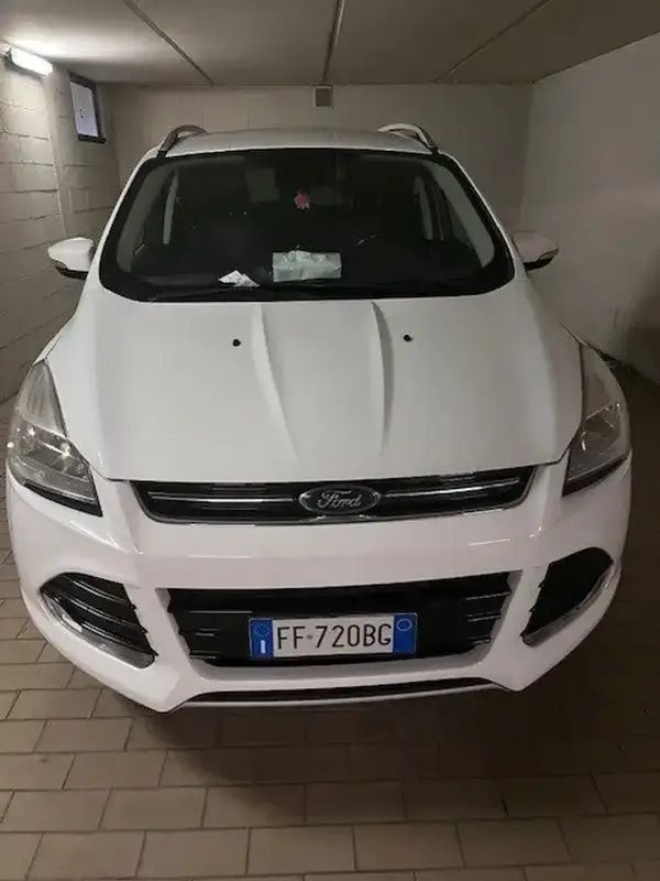 Blanc Utilisé 2016 Ford Kuga S SUV | 8 500 € (Prix juste) - Image 1/4