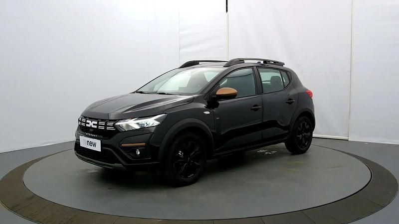 Noir Occasion 2025 Dacia Sandero Extreme Citadine | 17 990 € (Prix assez cher) - Image 1/4