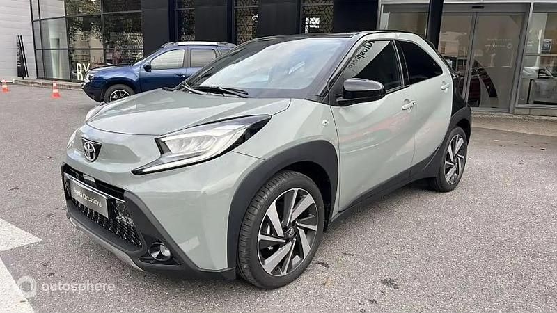 Biton vert aventurine métal/toit noir Utilisé 2024 Toyota Aygo Citadine | 18 690 € (Prix juste) - Image 1/4