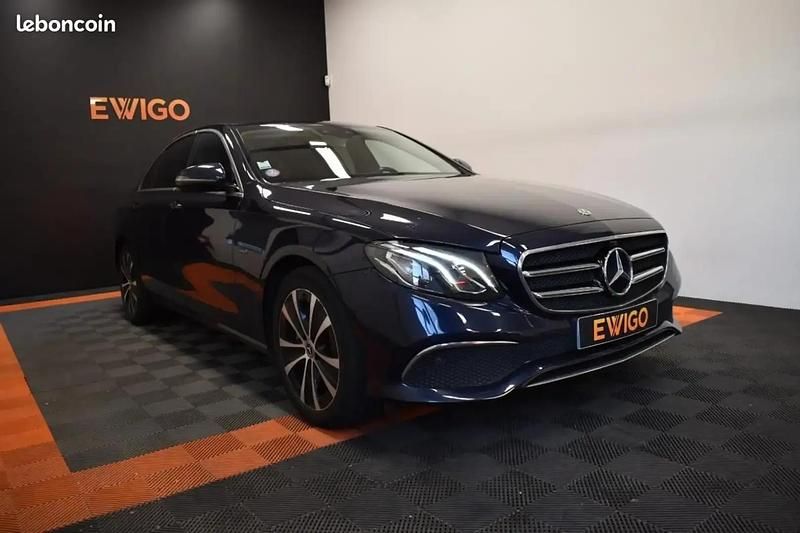 Bleu Utilisé 2020 Mercedes E300 Avantgarde Berline | 23 990 € - Image 1/4