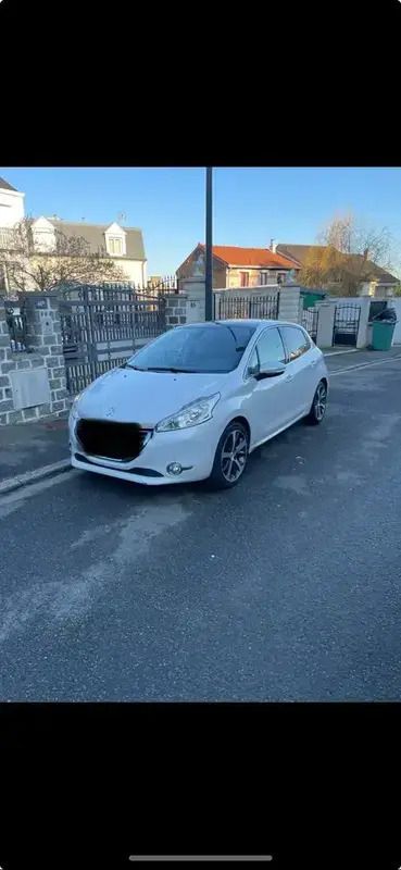 Utilisé 2015 Peugeot 208 Citadine | 7 990 € (Super prix) - Image 1/4
