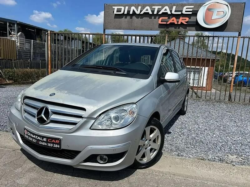 Argent Utilisé 2010 Mercedes B180 Monospace | 2 000 € - Image 1/4