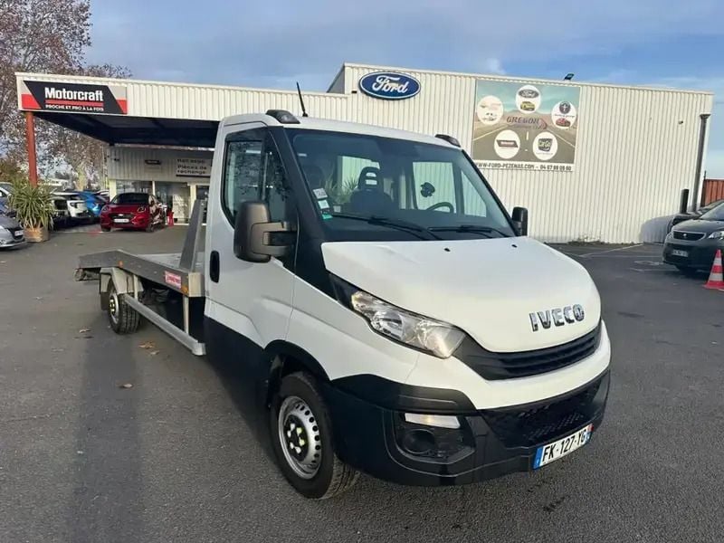 Blanc Utilisé 2019 Iveco Daily Van | 31 500 € - Image 1/4