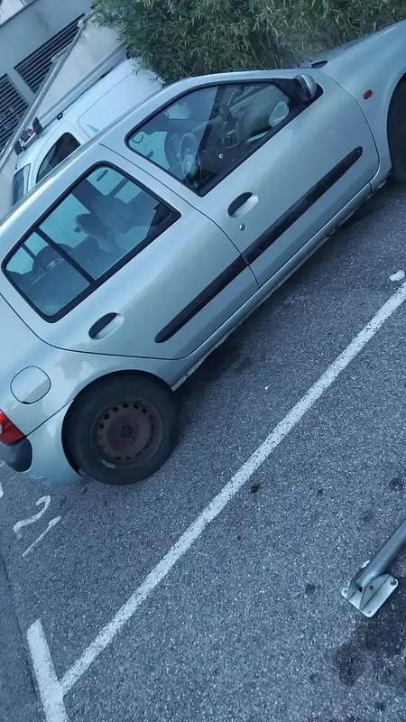 Utilisé 2003 Renault Clio II Berline | 1 800 € (Prix juste) - Image 1/4