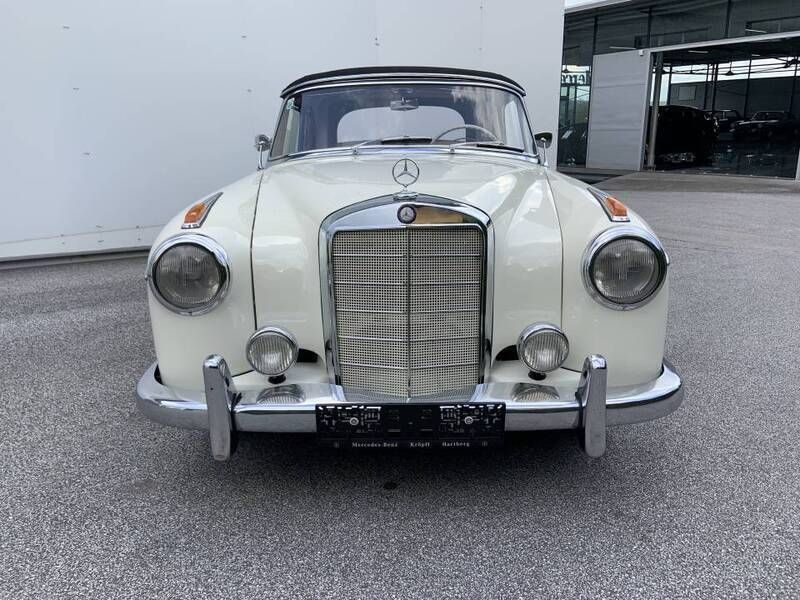 Occasion Mercedes 220 101 ch (74 kW) 1957 Blanc Cabriolet