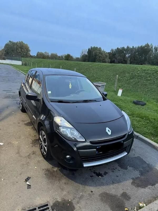 Utilisé 2009 Renault Clio II Campus Berline | 2 290 € (Bon prix) - Image 1/4