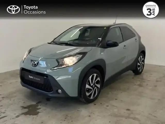 Biton vert aventurine métal/toit noir Occasion 2025 Toyota Aygo X Design SUV | 17 990 € (Prix assez cher) - Image 1/4