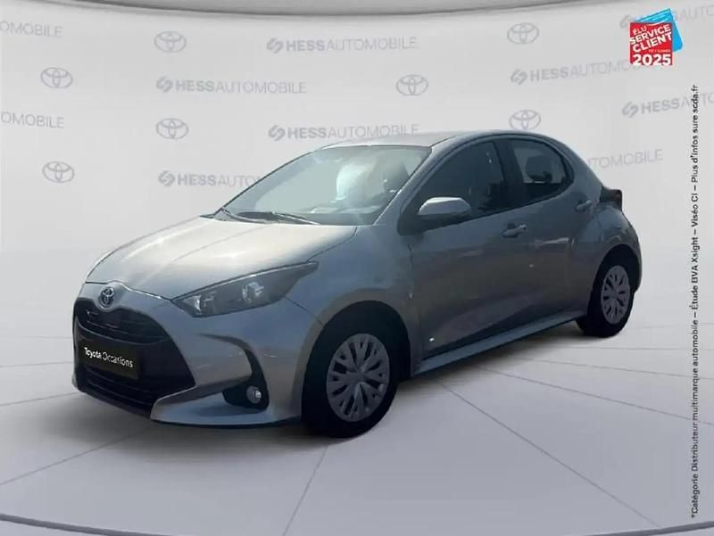 Gris Utilisé 2023 Toyota Yaris Hybrid Business Edition Berline | 18 499 € (Prix juste) - Image 1/4