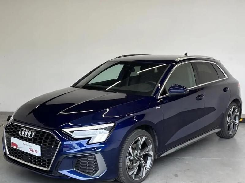 Bleu navarre métallisé Occasion 2023 Audi A3 S-Line Berline | 33 980 € (Prix assez cher) - Image 1/4