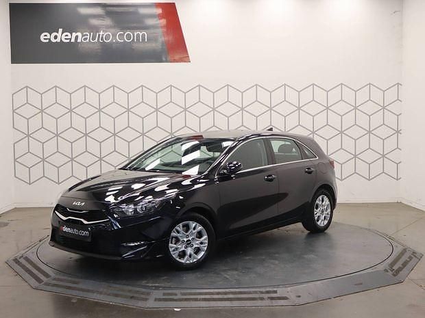 Noir Utilisé 2023 Kia Ceed Active Berline | 19 990 € (Prix juste) - Image 1/4