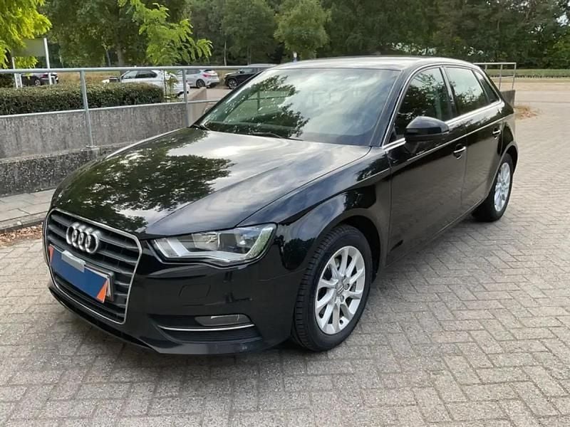 Noir Utilisé 2014 Audi A3 Attraction Berline | 11 990 € (Bon prix) - Image 1/4