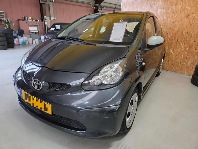 Occasion Toyota Aygo 68 ch (50 kW) 2005 Gris Citadine