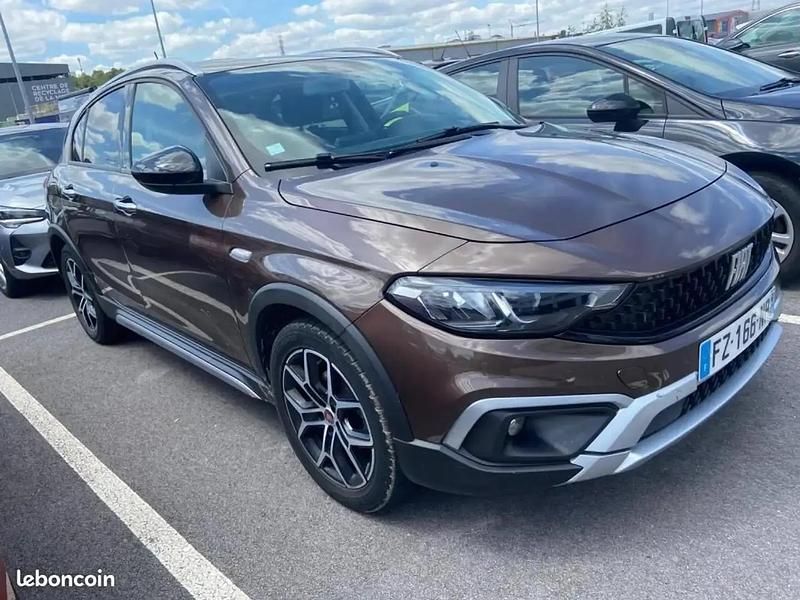 Utilisé 2021 Fiat Tipo Cross Berline | 12 480 € (Prix juste) - Image 1/4