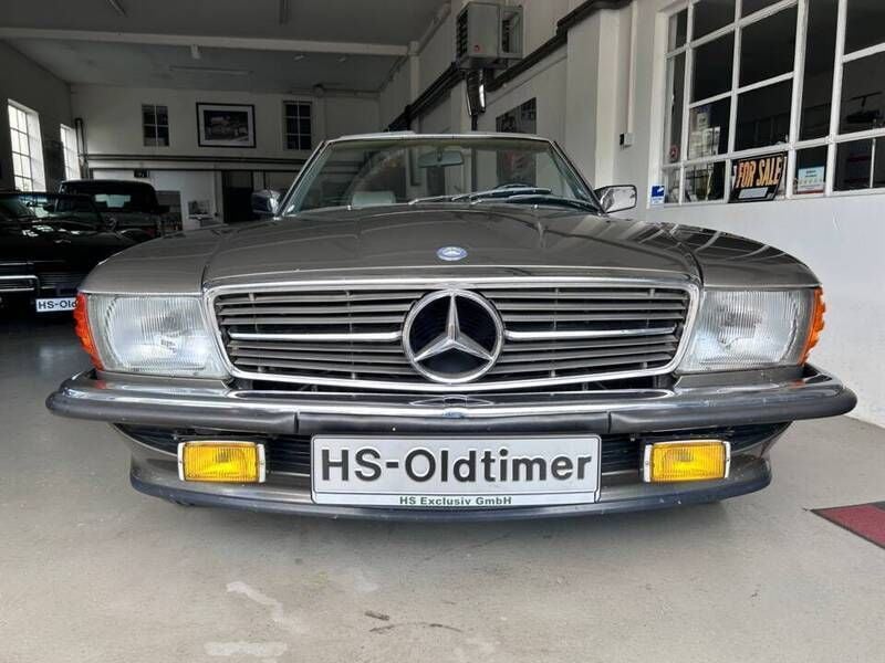 Gris Utilisé 1986 Mercedes 560 Cabriolet | 47 500 € - Image 1/4