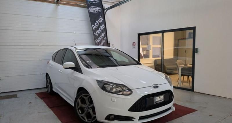 Blanc Utilisé 2014 Ford Focus ST Berline | 15 990 € (Prix juste) - Image 1/4
