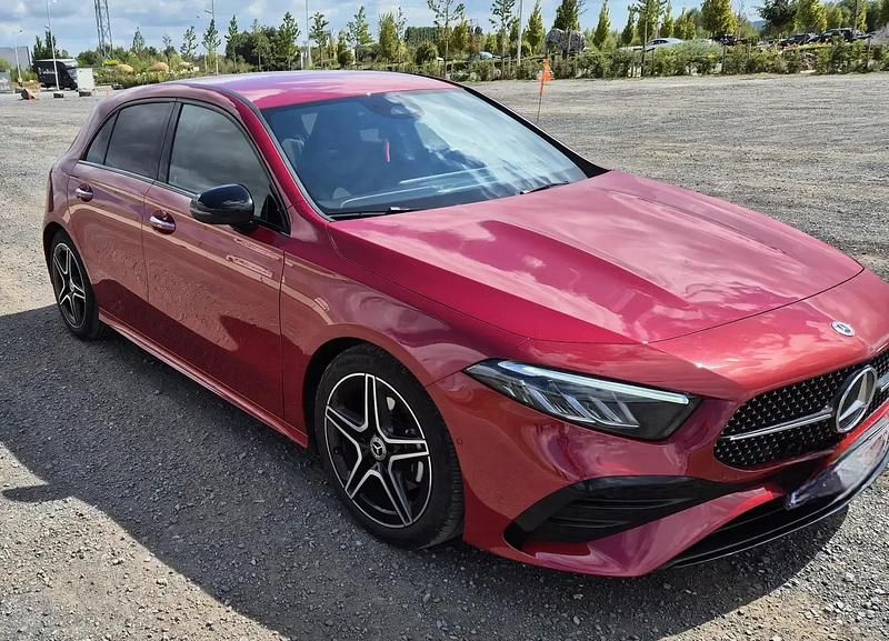 Rouge Utilisé 2025 Mercedes A180 AMG line Berline | 34 999 € (Bon prix) - Image 1/4