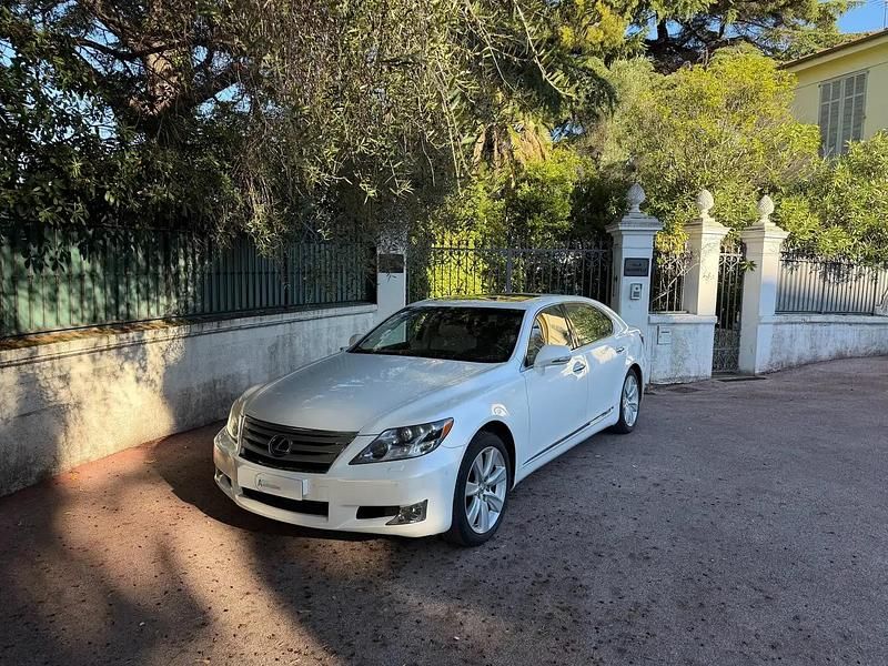 Blanc Utilisé 2011 Lexus LS600 Berline | 34 990 € - Image 1/4