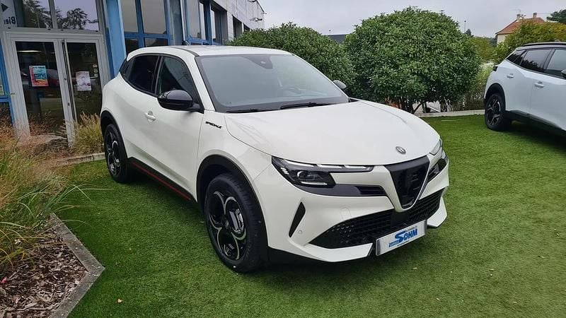 Blanc Nouvelle 2025 Alfa Romeo GT Junior Edizione Speciale SUV | 30 940 € (Prix assez cher) - Image 1/4