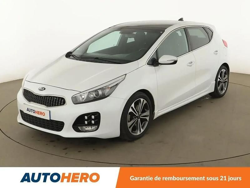 Blanc Occasion 2017 Kia Ceed GT GT-Line Berline | 12 790 € (Prix juste) - Image 1/2
